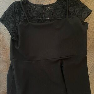 SHORT SLEEVE LACE PEPLUM